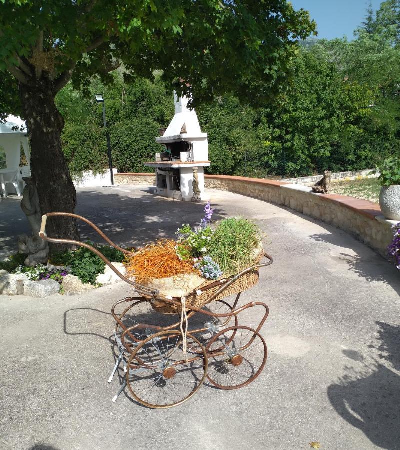Pettorano sul Gizio "Il Miglio" Country House מראה חיצוני תמונה